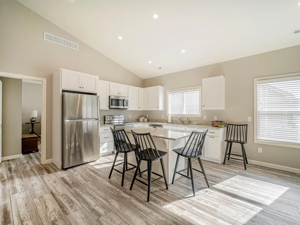 179 Lakeshore Dr, Columbiana, OH 44408