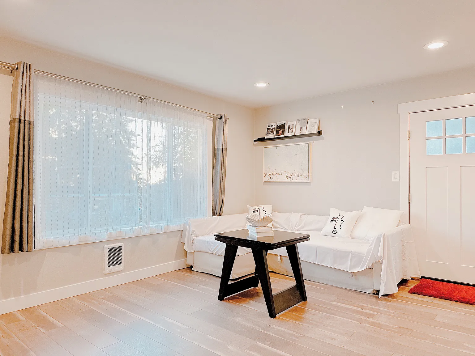 3 bed, 1200 sqft, $2,990 — Photo 4