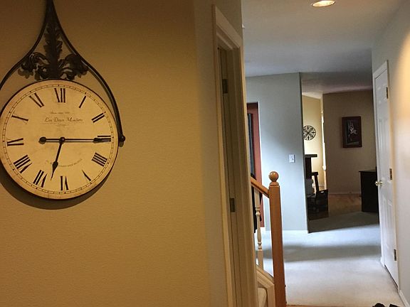 2nd image of 1391 NE Parkside Dr