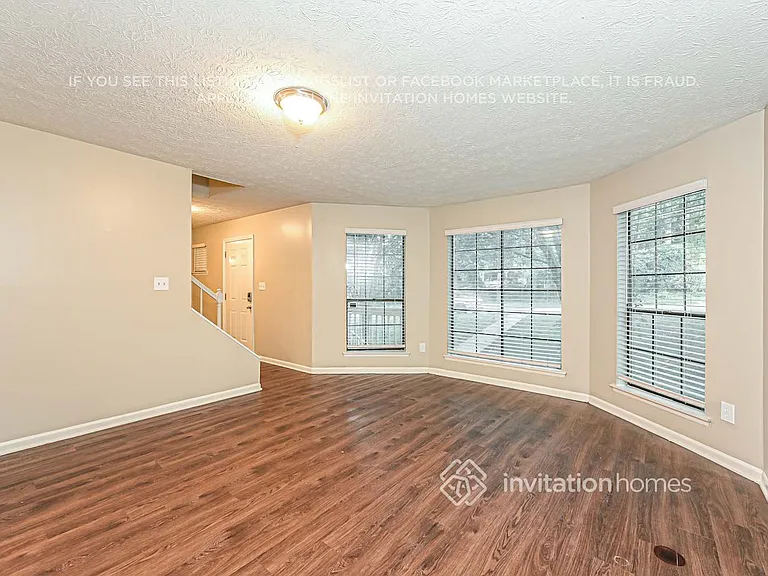 297 Phoenix Dr — Photo 5
