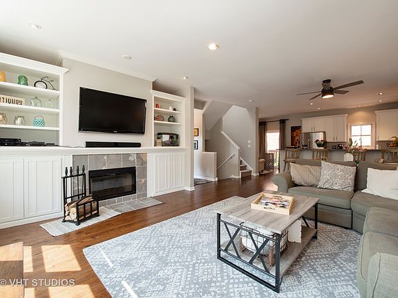 3rd image of 1806 W Diversey Pkwy APT C