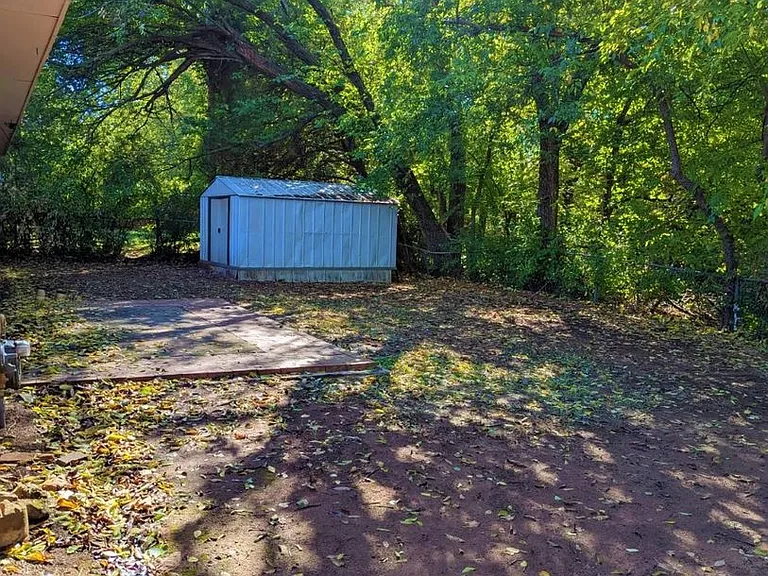 1813 Hardy Dr — Photo 32