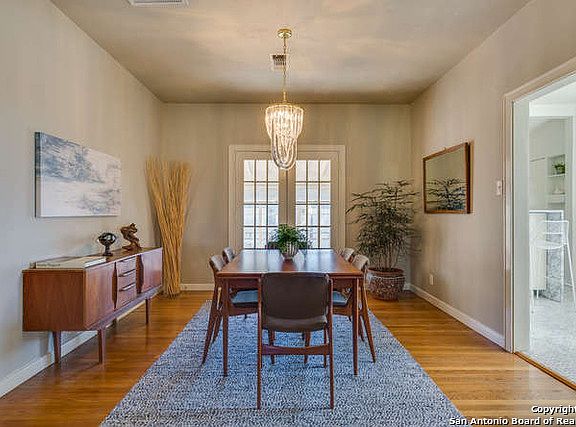 4th image of 102 E Wildwood