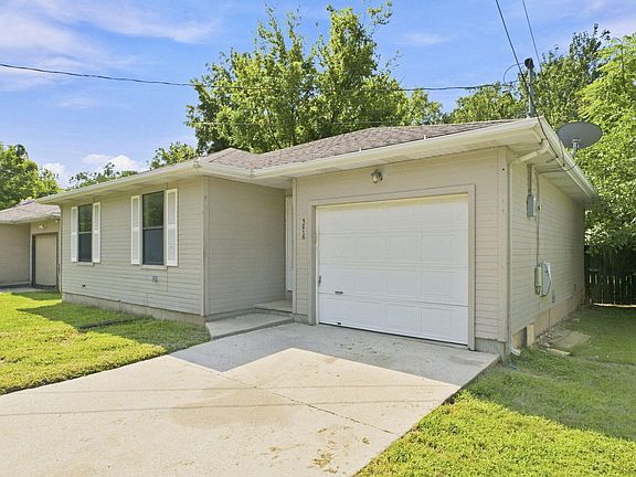3rd image of 3016 W Hovey Street