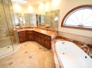 19455 Avondale Dr, Brookfield, WI 53045