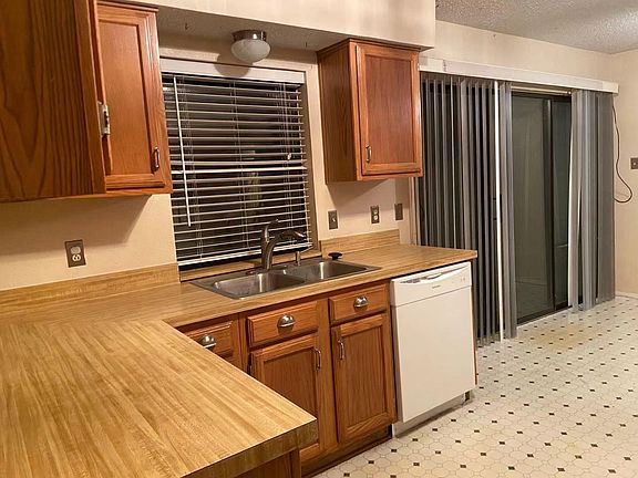 2nd image of 2526 Meadow Ln