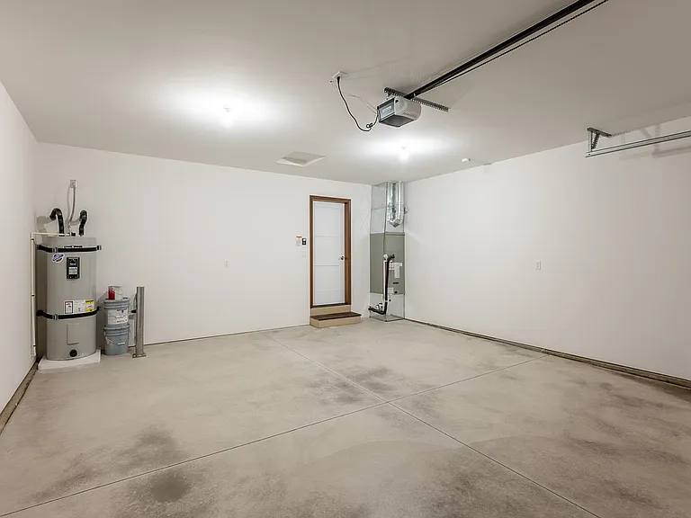 373 S Newton Ave — Photo 8