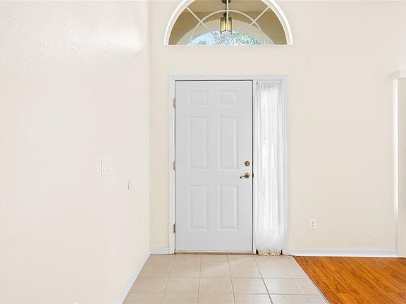 3rd image of 2419 Maywood St