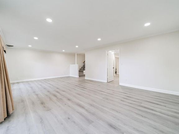 3rd image of 10308 Alpine Dr
