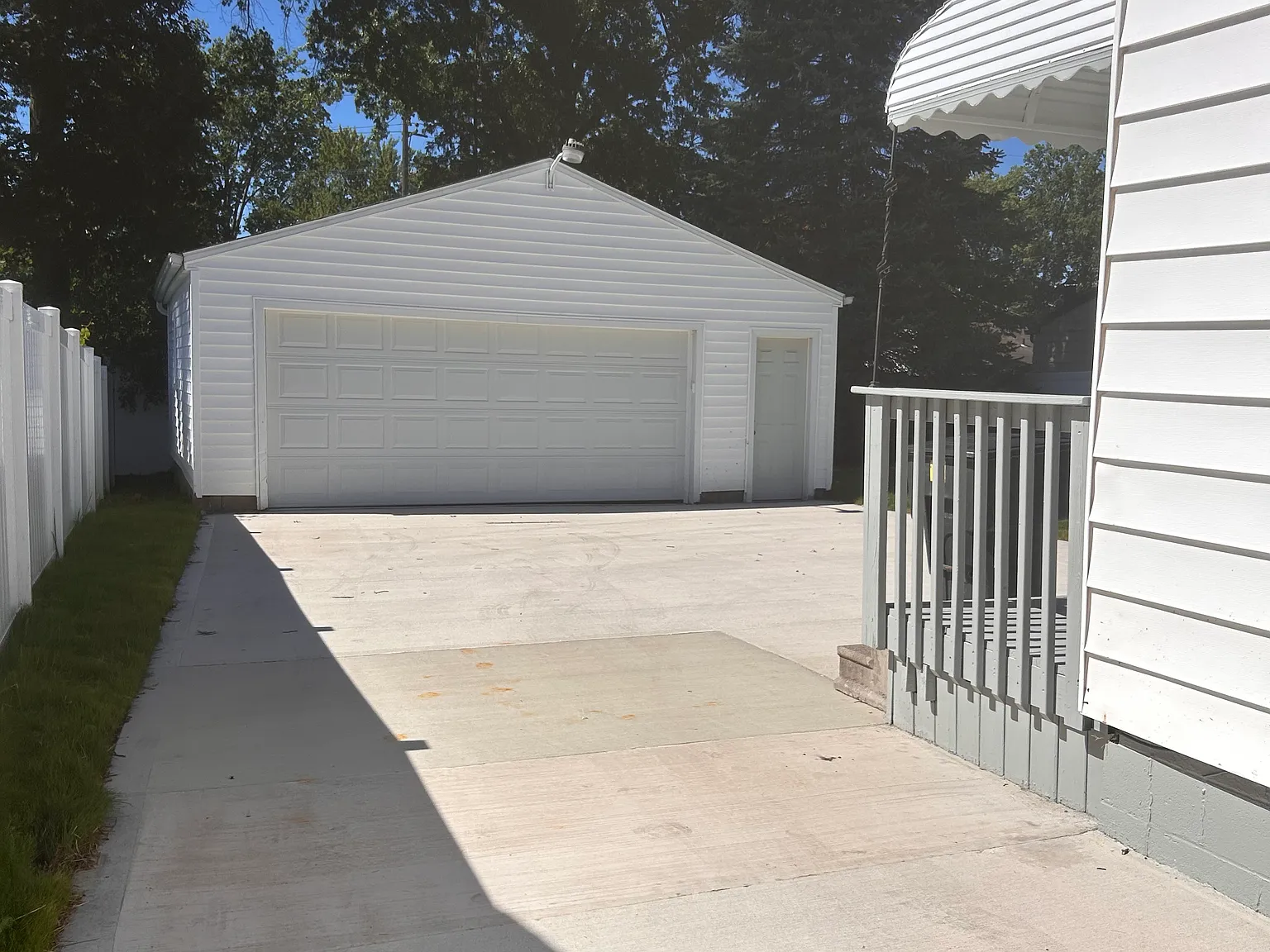 3 bed, 1.5 bath, 1040 sqft, $1,500 — Photo 3