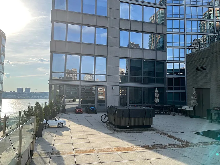 80 Riverside Blvd #8P — Photo 8