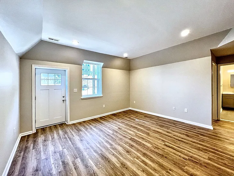 501 W Mulberry St — Photo 9