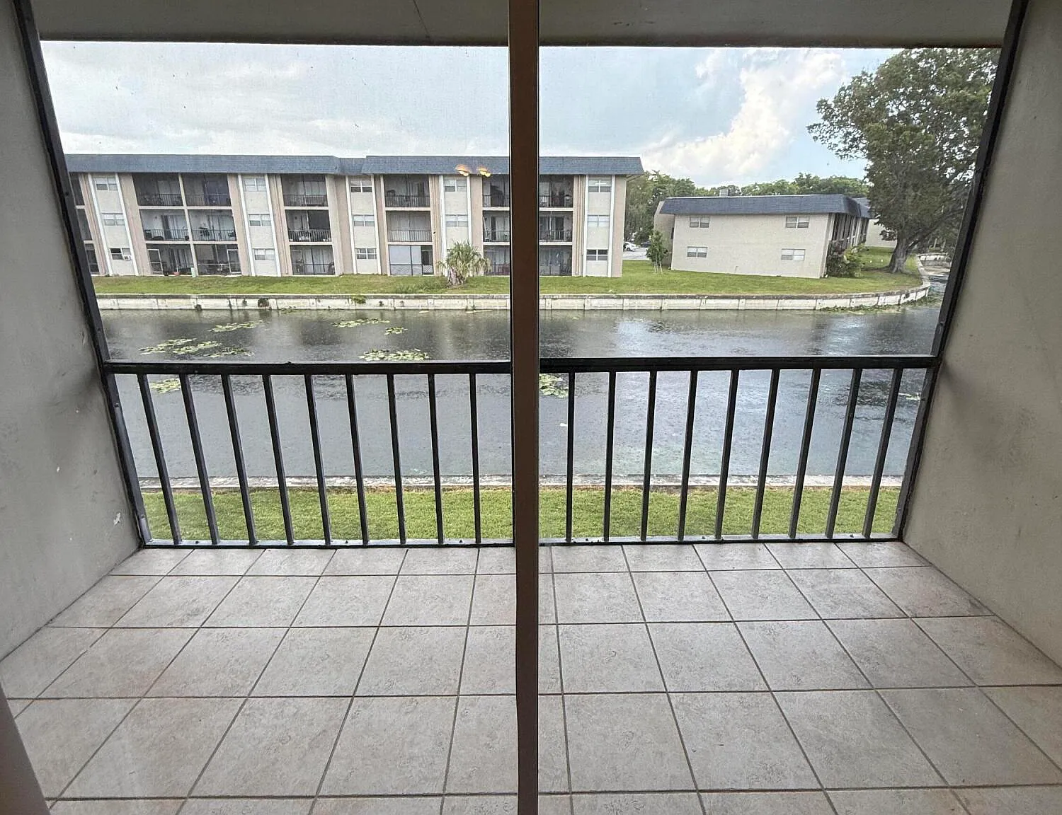 2 bed, 2.0 bath, 949 sqft, $1,850 — Photo 4