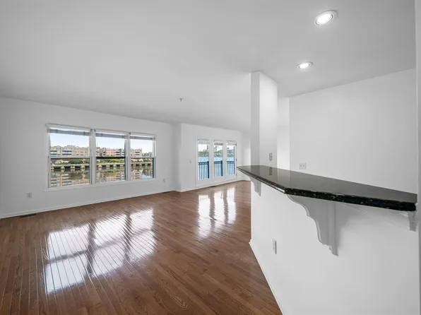 252 The Promenade image 6 of 28