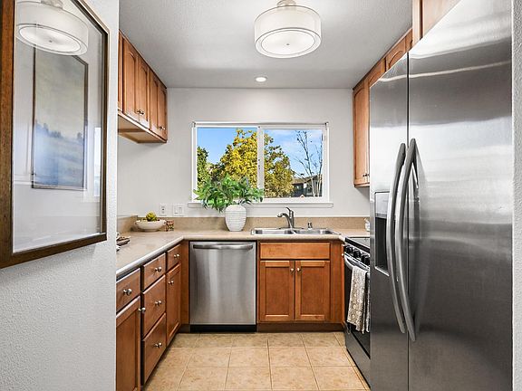 3rd image of 225 Burt Street #31
