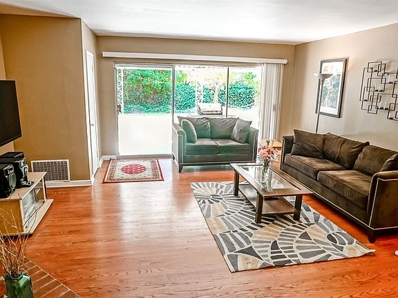 3rd image of 15350 Covello St