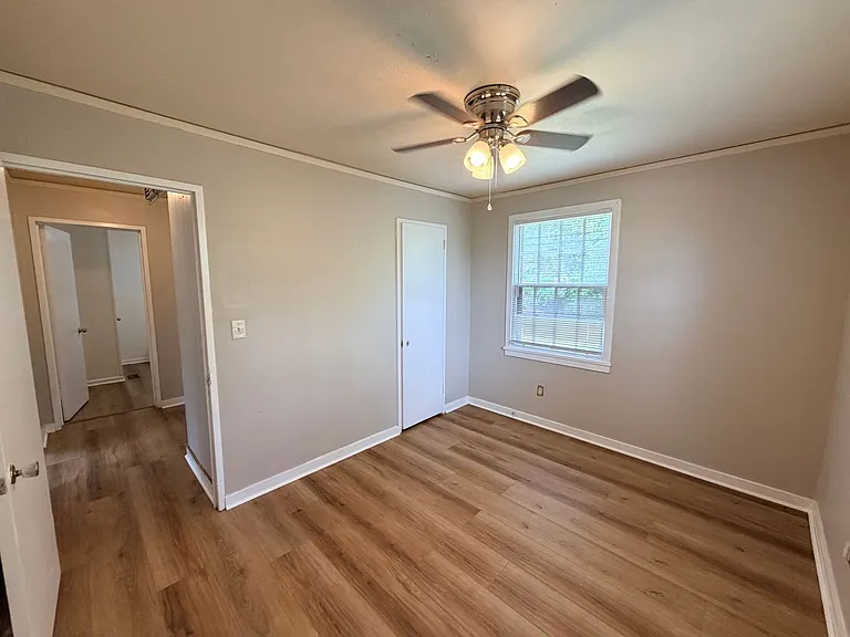 1307 Melody Ln — Photo 8