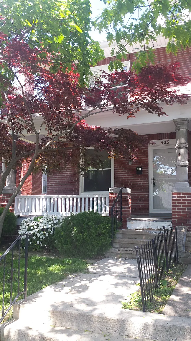303 N Waverly St photo 1