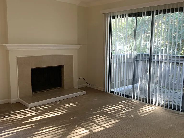 Waters Edge Apartments — Photo 10