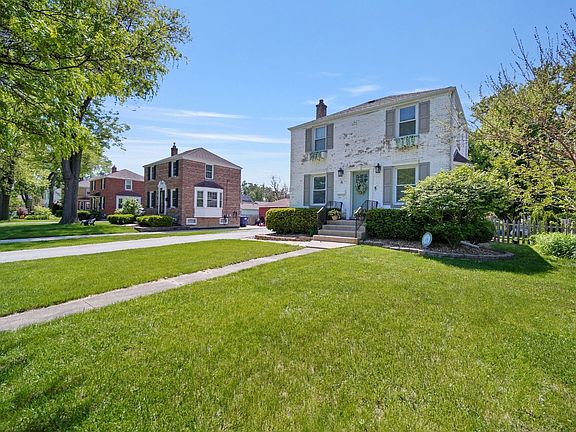 2nd image of 6 Iroquois Dr