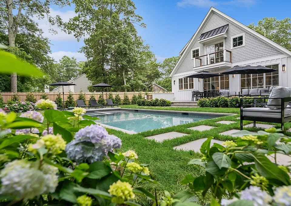 18 Red Cedar Rd