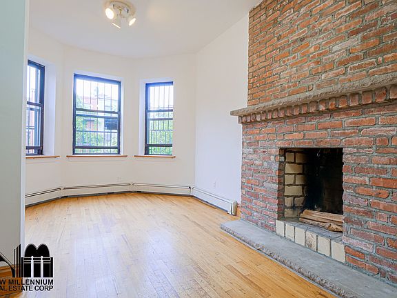 2nd image of 66 Saint James Pl APT 2RR