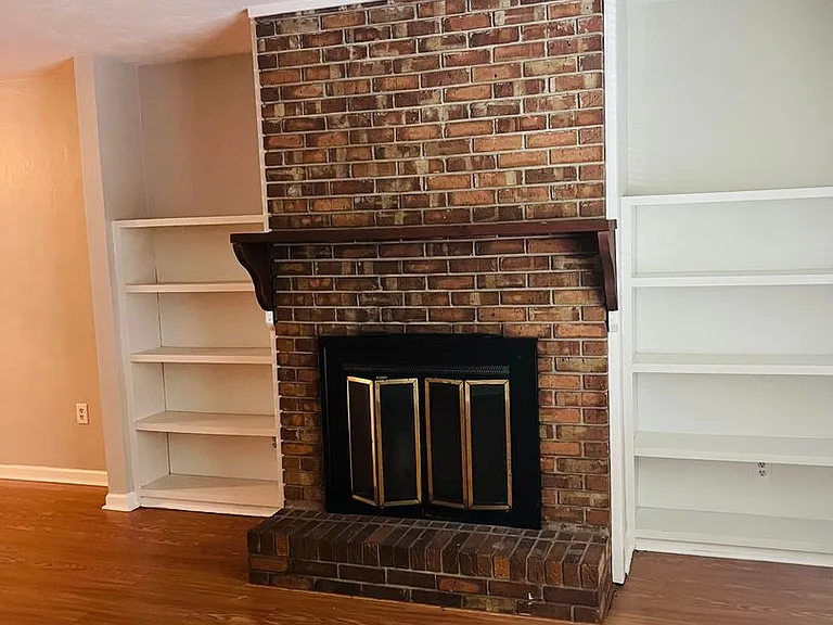 581 Holyoke Ct — Photo 4