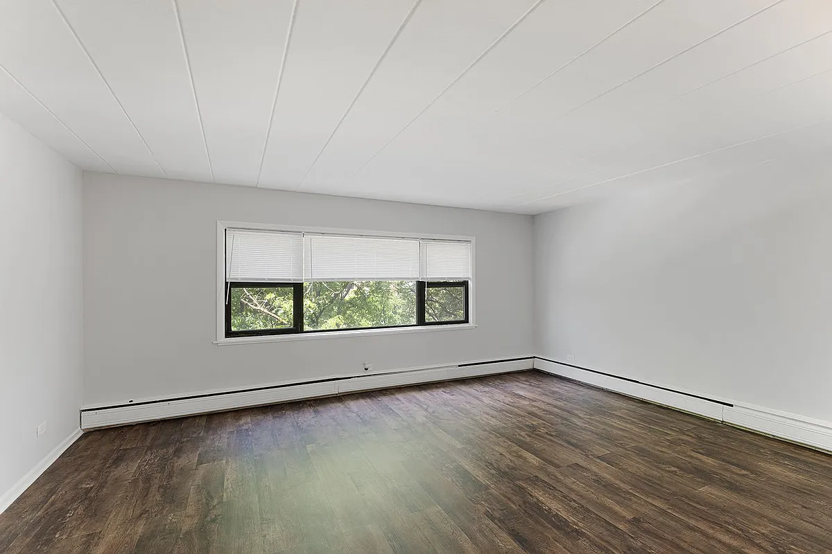 Building Photo - 6007 N Kenmore Ave