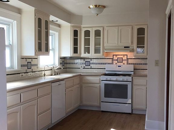 3rd image of 4543 Kensington Dr