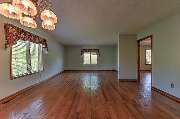 4th image of 465 Manor Dr APT A