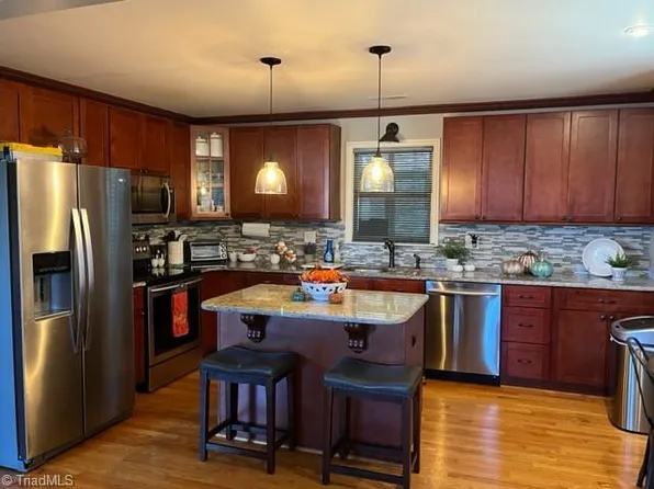 5251 Bethania Rd, Winston Salem, NC 27106