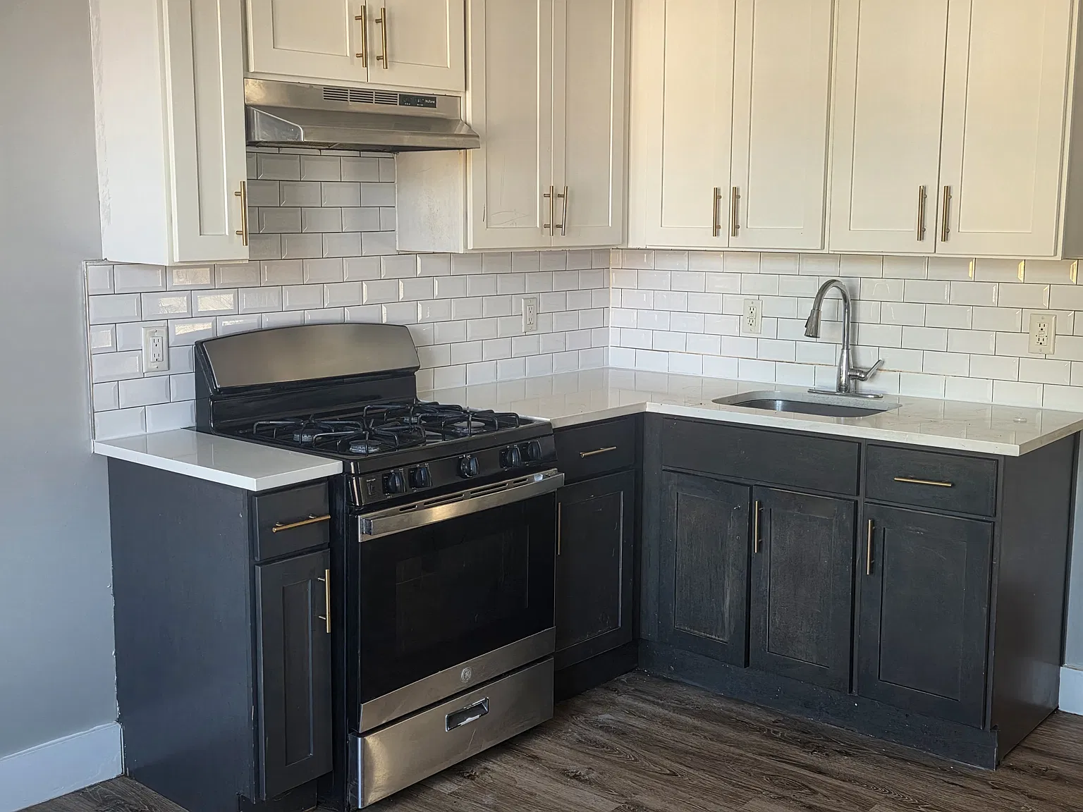 2 bed, 900 sqft, $1,800 — Photo 3