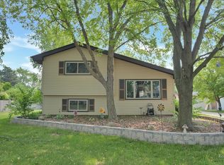 707 Aztec Dr, Carol Stream, IL 60188