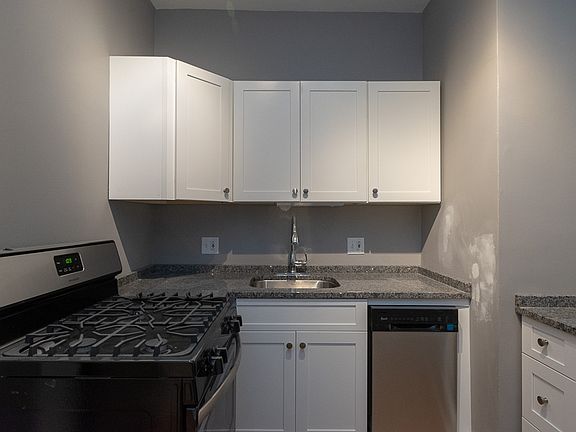 4th image of 445 W Melrose St APT 3A
