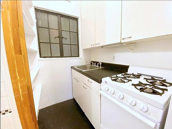 5th image of 57 W 105th St APT 1D