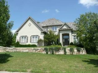9633 Redbud Ln, Lenexa, KS 66220