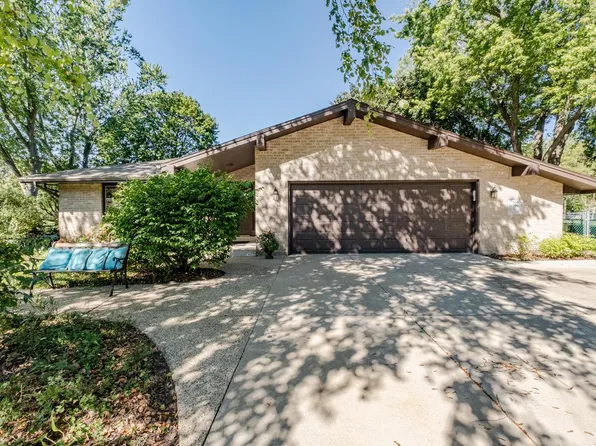S56W29670 Roanoke DRIVE, Waukesha, WI 53189