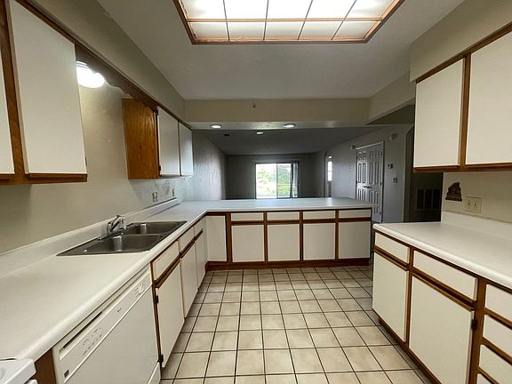 2nd image of 350 S Wildwood Dr APT D3