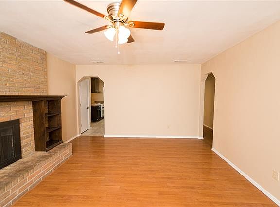 3rd image of 5407 School Hill Cir