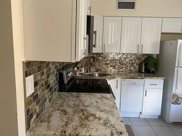 2508 Bay Dr #25 — Photo 9