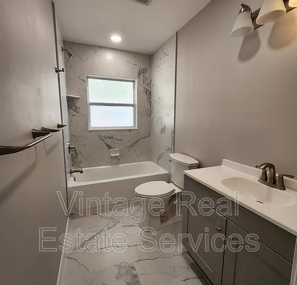 304 S Mercury Ave — Photo 9
