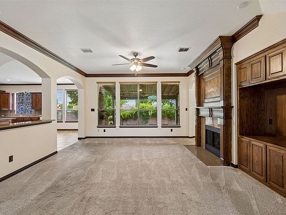 5th image of 2655 Waterfront Dr