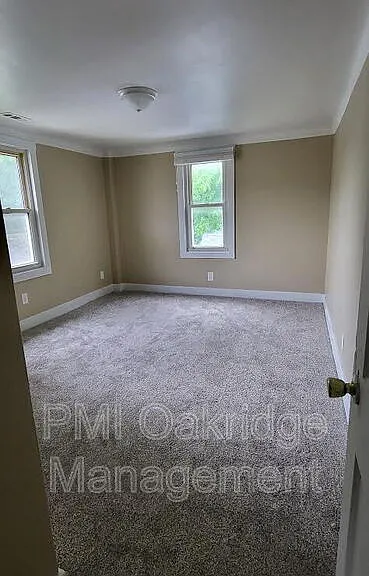906 1/2 Race Dr — Photo 6
