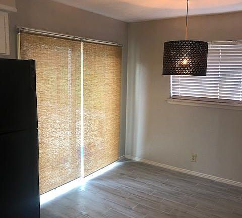 4th image of 1219 W Hunt St