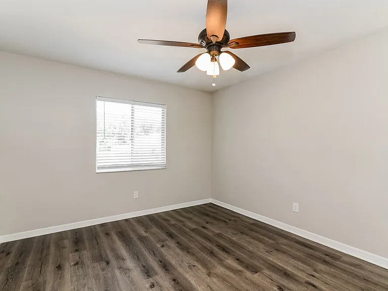 724 Iowa Woods Cir E — Photo 10