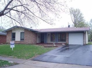 3100 Steed Dr, Florissant, MO 63033