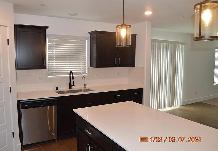 1663 Thistle Ln — Photo 6