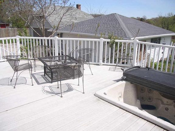 3rd image of 1444 Parkview Dr
