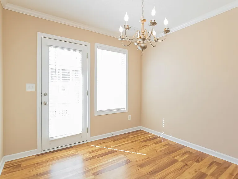 212 Greystone Cir — Photo 5