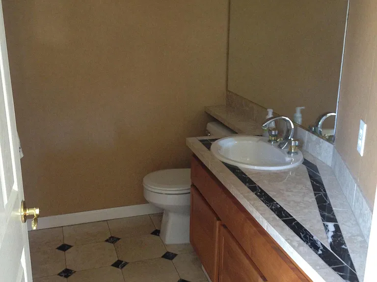 3976 Voltaire St — Photo 10